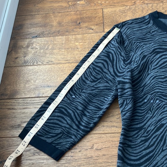 Gray and black zebra print Karen Scott cardigan - Picture 8 of 8